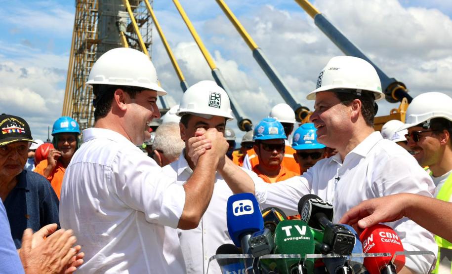 Ponte de Guaratuba - encontro dos trechos estaiados