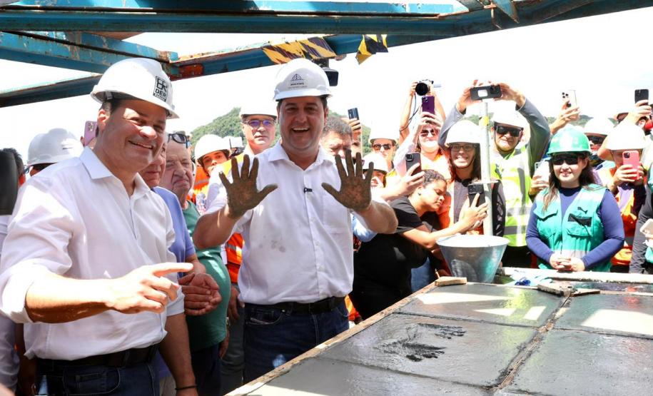 Ponte de Guaratuba - encontro dos trechos estaiados