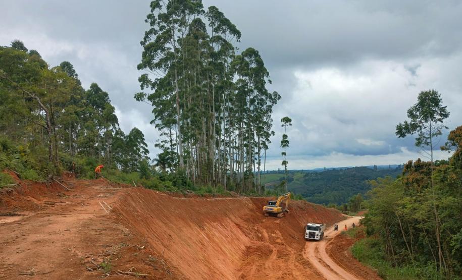 PR-092 em Doutor Ulysses obra de pavimentação