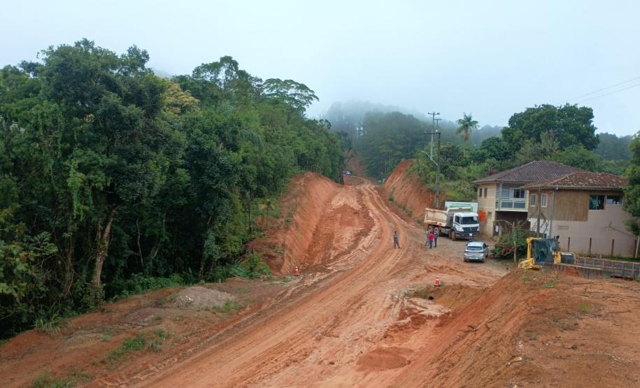 PR-092 em Doutor Ulysses obra de pavimentação