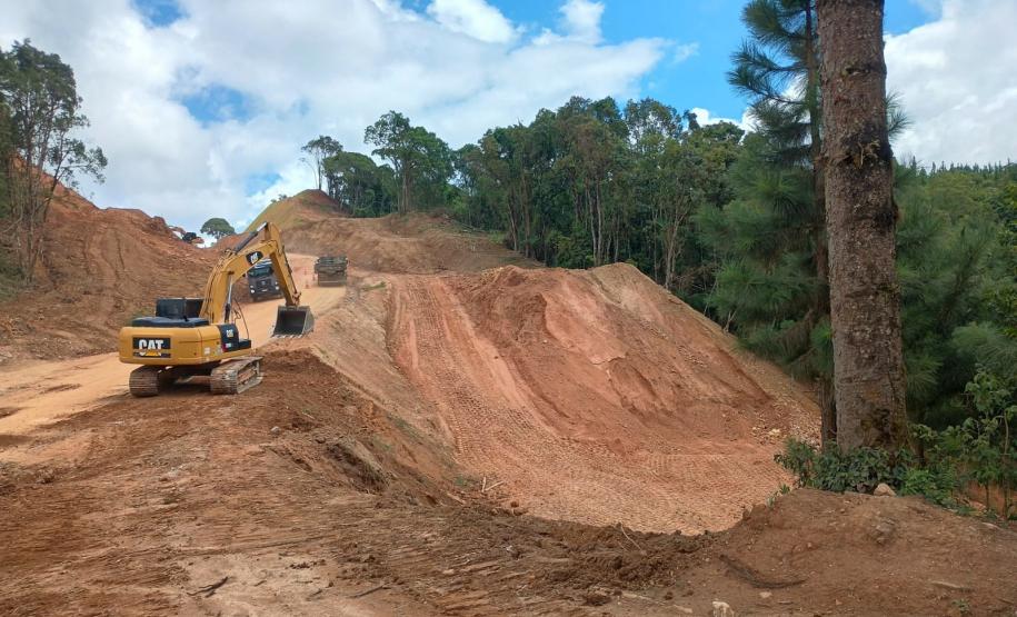 PR-092 em Doutor Ulysses obra de pavimentação