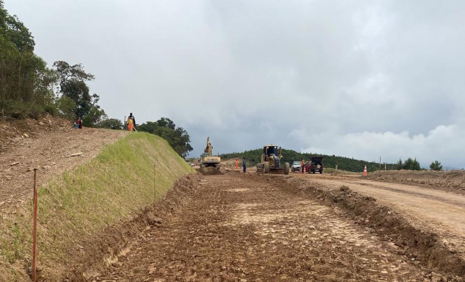 PR-092 em Doutor Ulysses obra de pavimentação