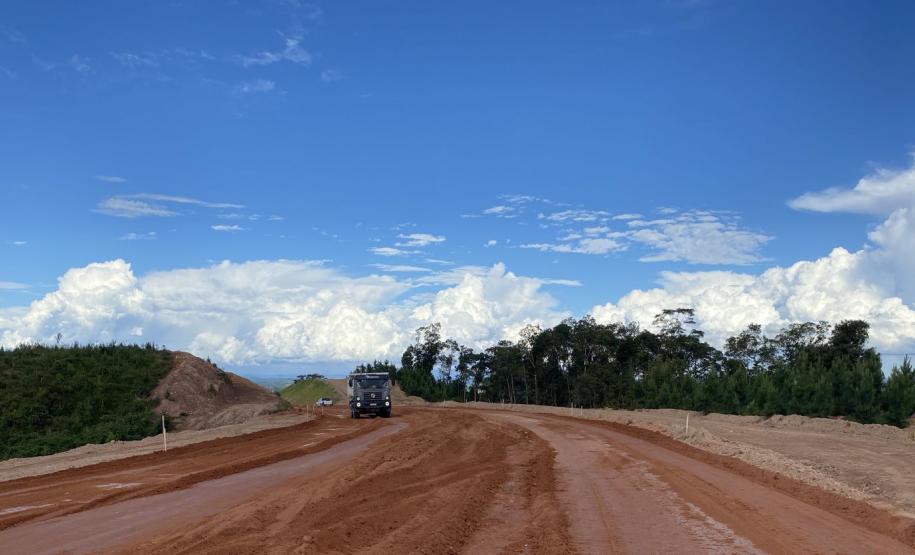 PR-092 em Doutor Ulysses obra de pavimentação