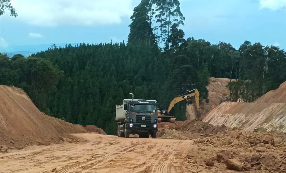 PR-092 em Doutor Ulysses obra de pavimentação