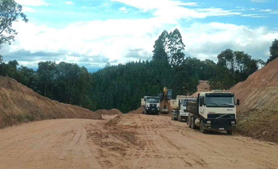 PR-092 em Doutor Ulysses obra de pavimentação