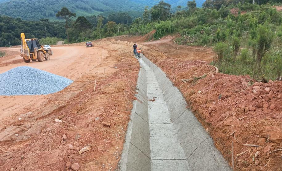 PR-092 em Doutor Ulysses obra de pavimentação