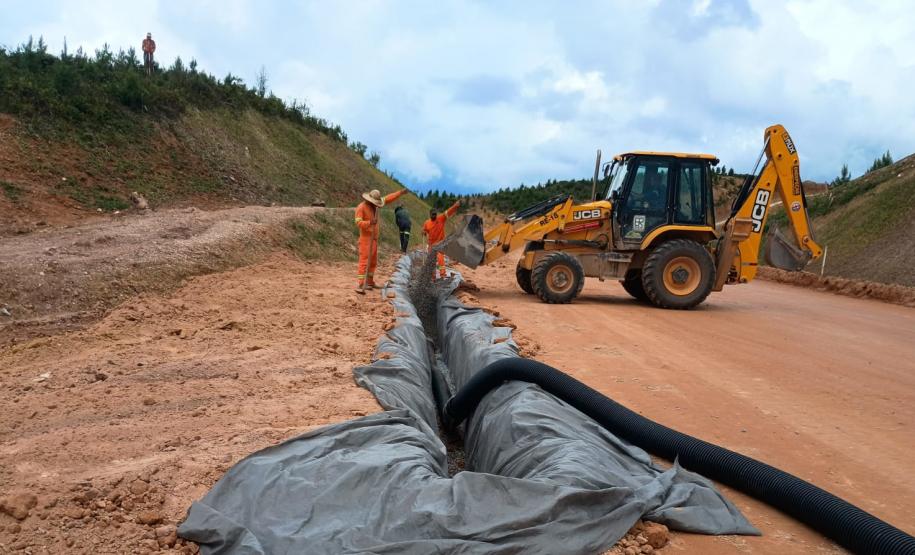 PR-092 em Doutor Ulysses obra de pavimentação