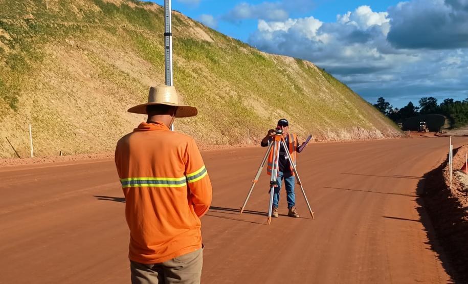 PR-092 em Doutor Ulysses obra de pavimentação