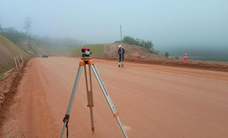 PR-092 em Doutor Ulysses obra de pavimentação