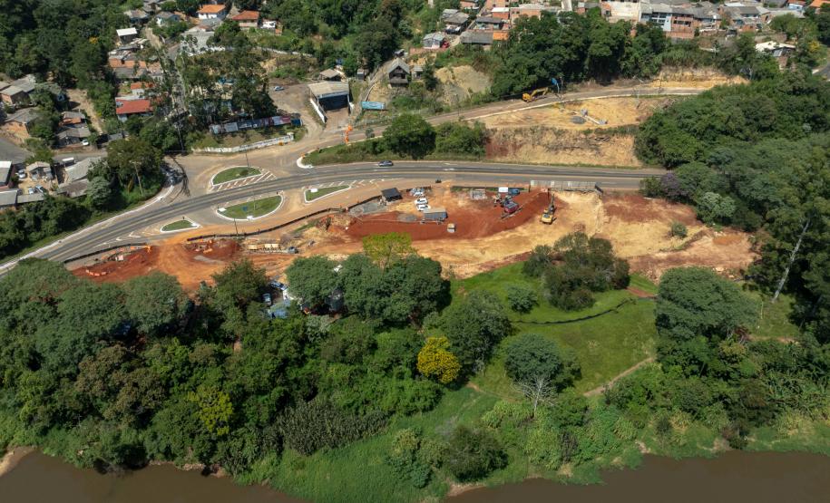 PR-160 obra do viaduto Max Staudacher