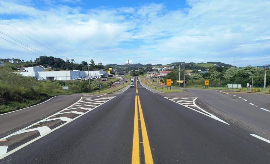 Serviços de reforço da sinalização na PR-180 em Francisco Beltrão