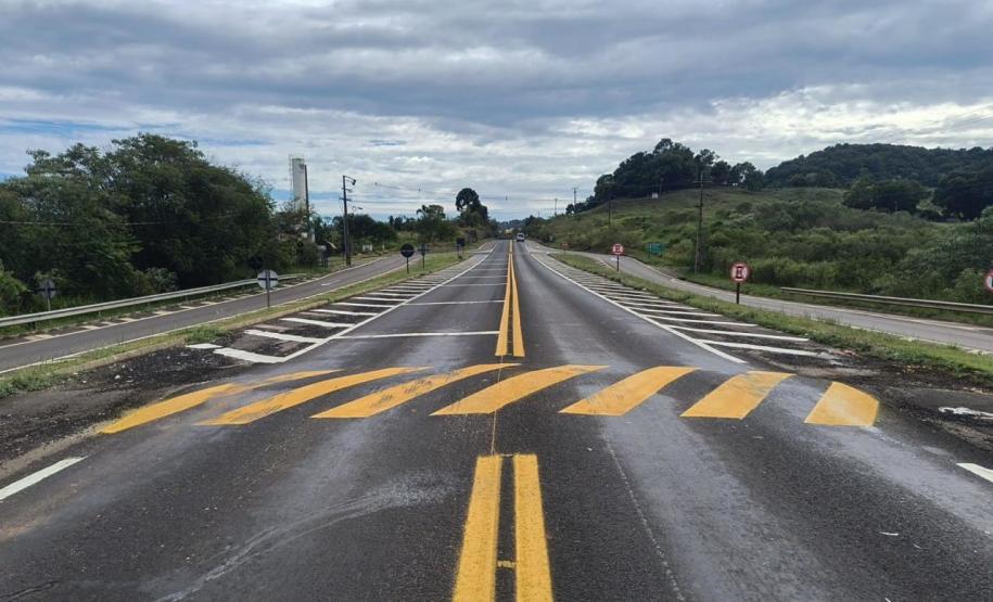 Serviços de reforço da sinalização na PR-180 em Francisco Beltrão