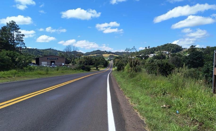 Serviços de reforço da sinalização na PR-180 em Francisco Beltrão