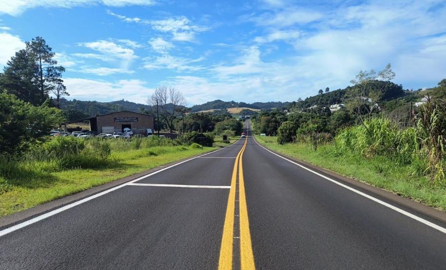 Serviços de reforço da sinalização na PR-180 em Francisco Beltrão