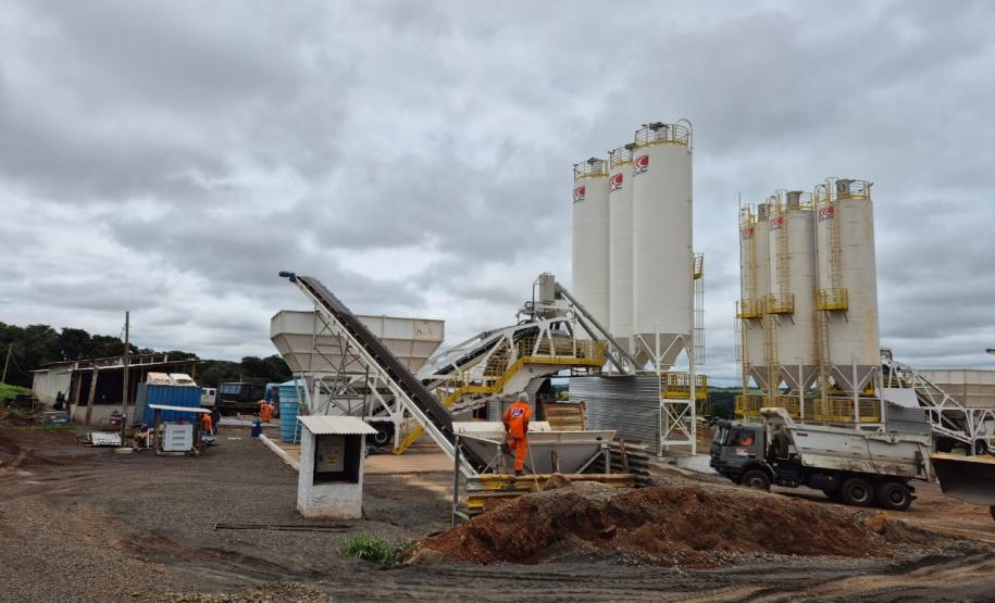 Canteiro de obras da restauração em concreto entre Nova Tebas e Pitanga