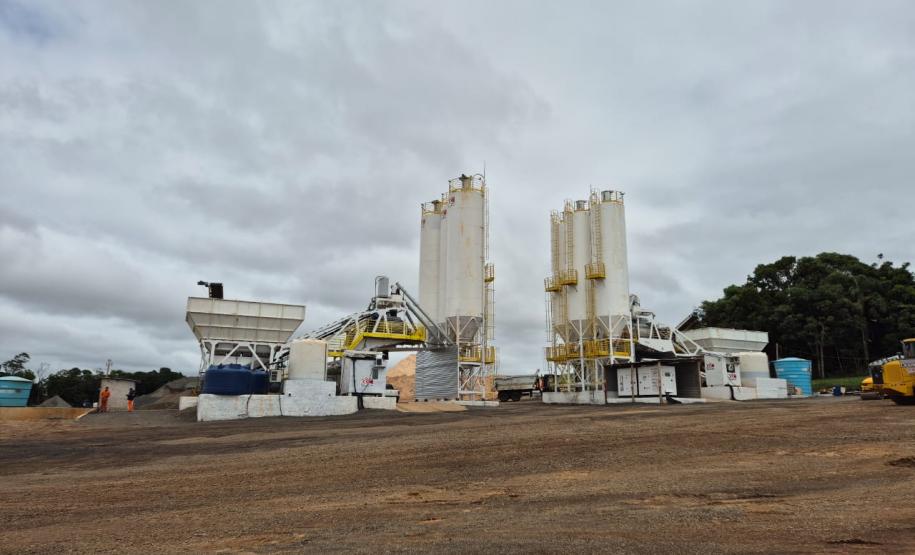 Canteiro de obras da restauração em concreto entre Nova Tebas e Pitanga