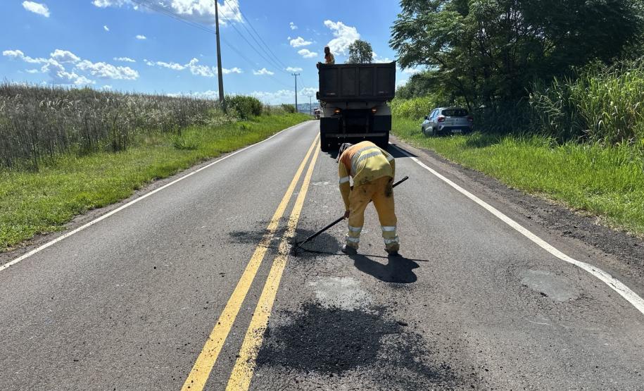 PR-485 serviços de tapa buracos entre Pérola e Cafezal do Sul