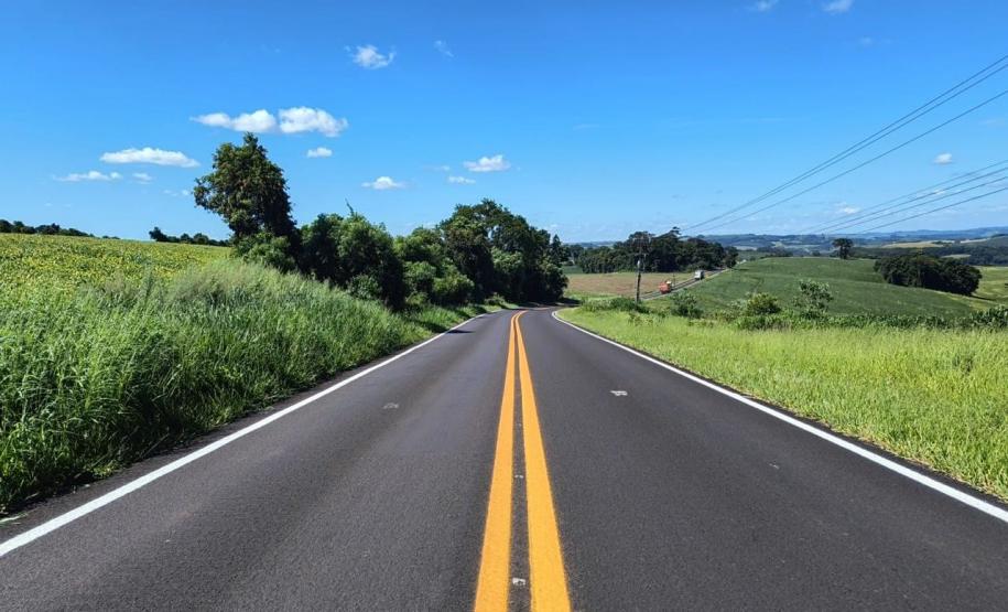 Serviços de reforço da sinalização na PR-566 entre Francisco Beltrão e Itapejara do Oeste