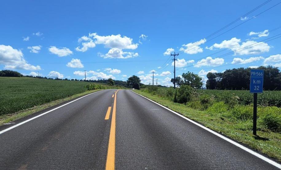 Serviços de reforço da sinalização na PR-566 entre Francisco Beltrão e Itapejara do Oeste
