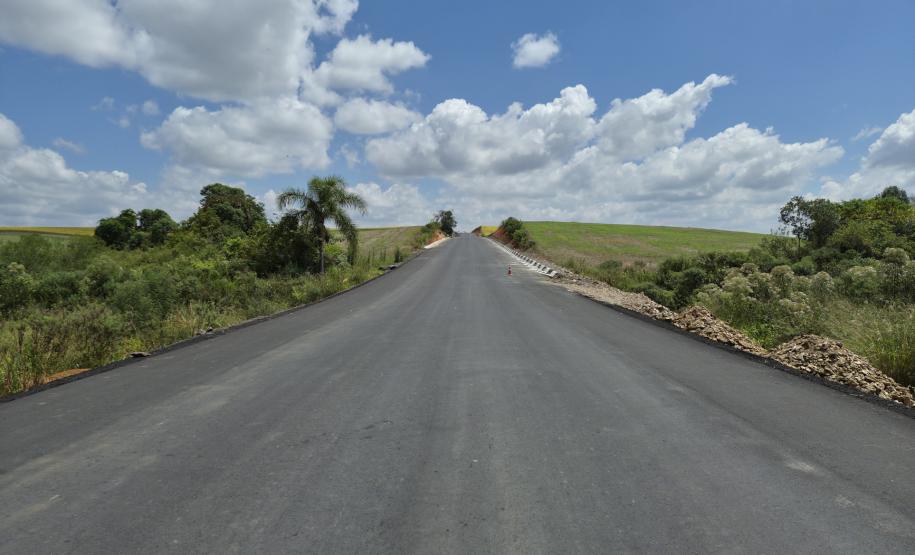 Pavimentação da PR-990 em Rebouças