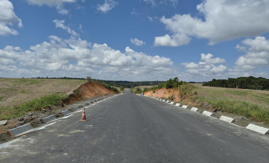 Pavimentação da PR-990 em Rebouças