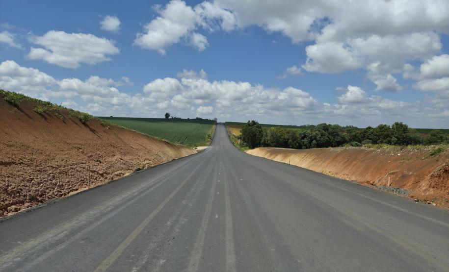 Pavimentação da PR-990 em Rebouças