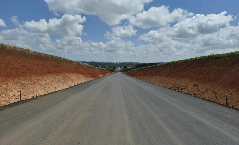Pavimentação da PR-990 em Rebouças