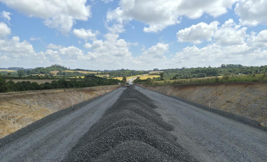 Pavimentação da PR-990 em Rebouças