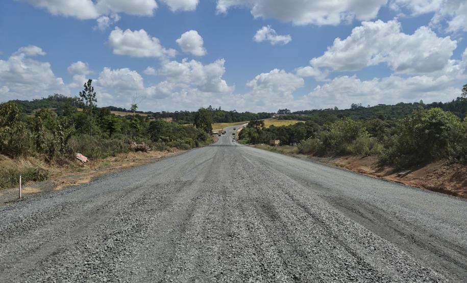 Pavimentação da PR-990 em Rebouças