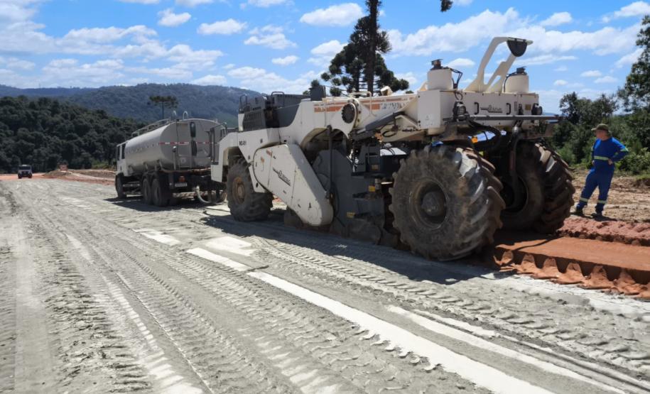 PR-092 Doutor Ulysses execução de solo-cimento