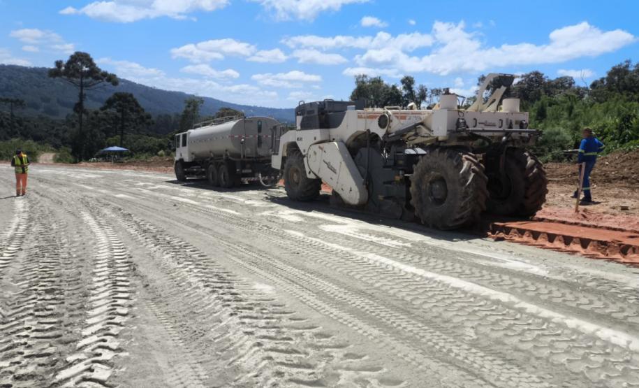 PR-092 Doutor Ulysses execução de solo-cimento