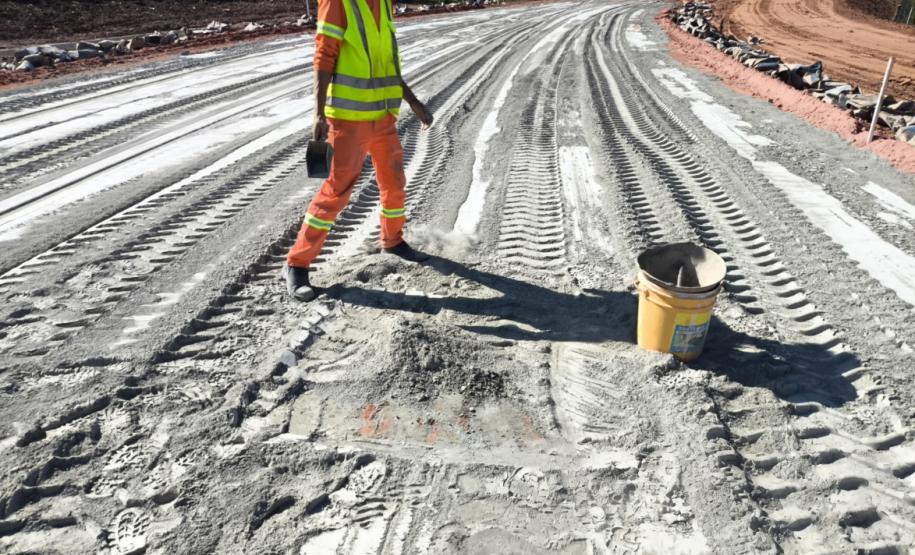 PR-092 Doutor Ulysses execução de solo-cimento