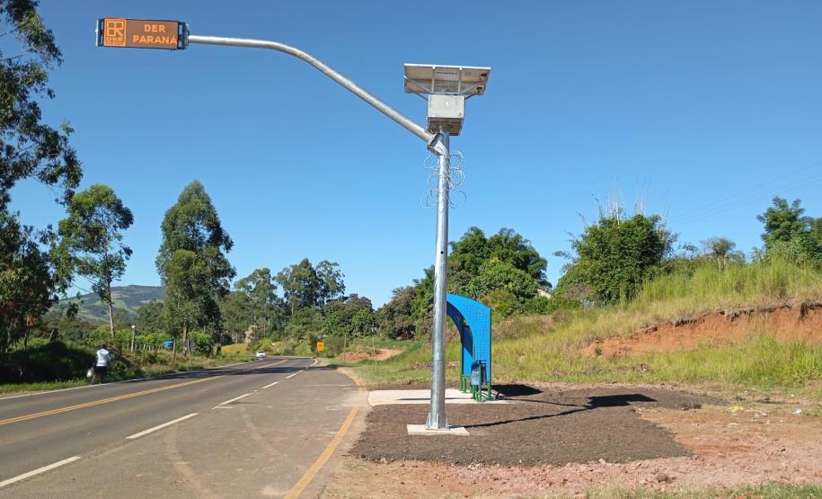 Novo abrigo para parada de ônibus na PRC-487 em Cândido de Abreu