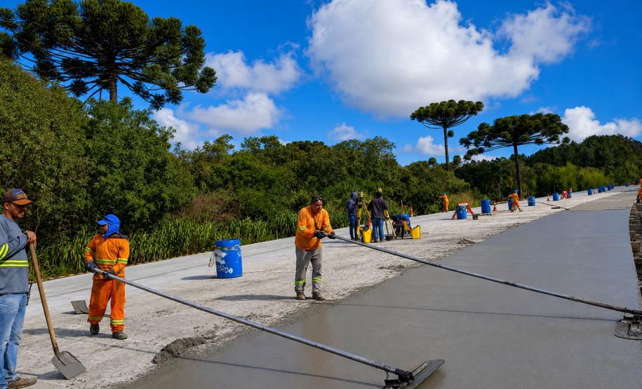 PR-151 entre Ponta Grossa e Palmeira - concretagem