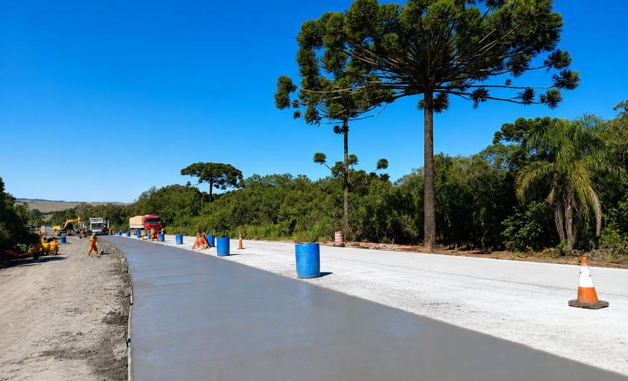 PR-151 entre Ponta Grossa e Palmeira - concretagem