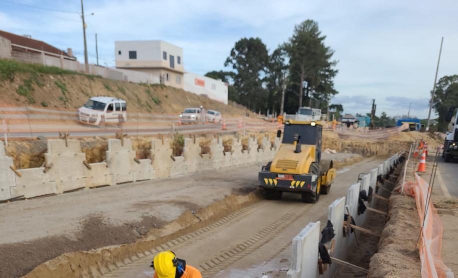 PR-151 entre Ponta Grossa e Palmeira - construção do viaduto