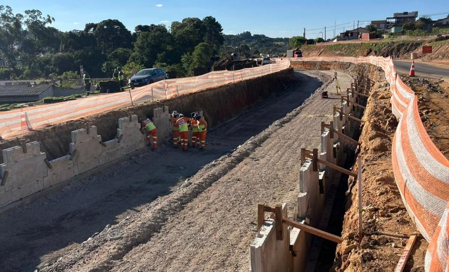 PR-151 entre Ponta Grossa e Palmeira - construção do viaduto