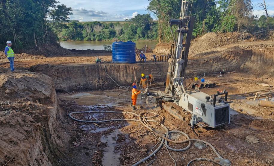 PR-498 nova ponte sobre o Rio Ivaí entre São Carlos do Ivaí e Japurá - fundação nas margens