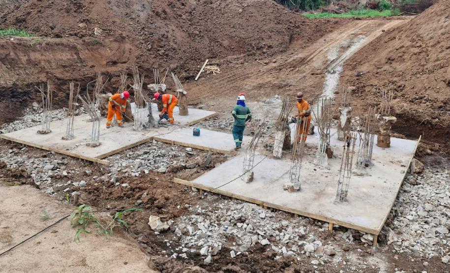 PR-498 nova ponte sobre o Rio Ivaí entre São Carlos do Ivaí e Japurá - fundação nas margens
