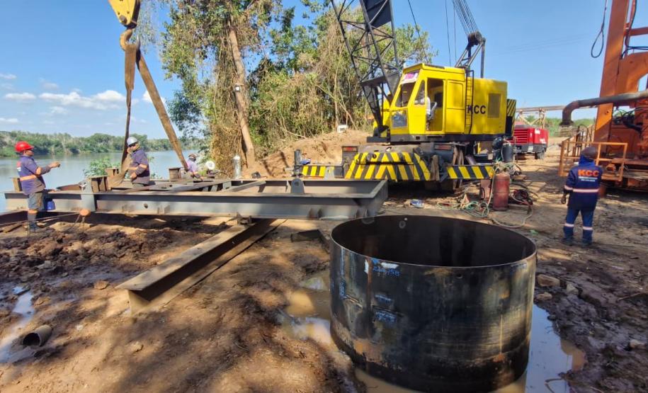 PR-498 nova ponte sobre o Rio Ivaí entre São Carlos do Ivaí e Japurá - fundação nas margens