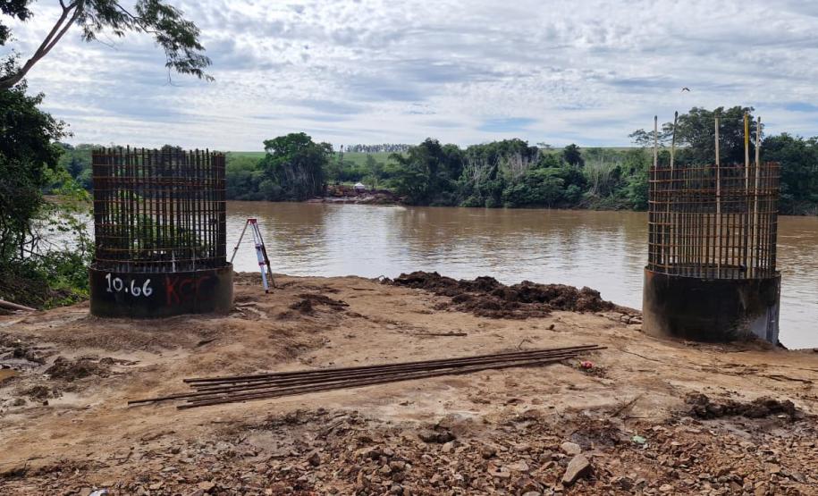 PR-498 nova ponte sobre o Rio Ivaí entre São Carlos do Ivaí e Japurá - fundação nas margens