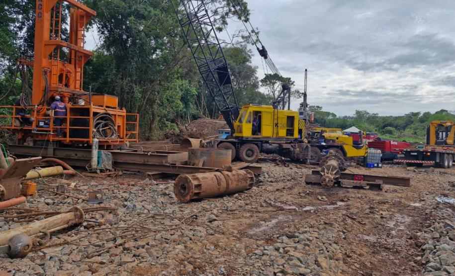 PR-498 nova ponte sobre o Rio Ivaí entre São Carlos do Ivaí e Japurá - fundação nas margens