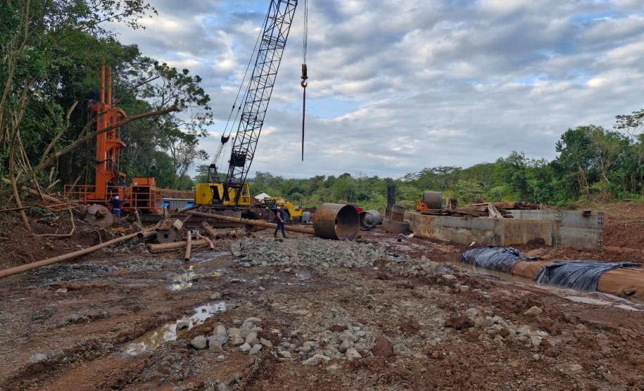 PR-498 nova ponte sobre o Rio Ivaí entre São Carlos do Ivaí e Japurá - fundação nas margens