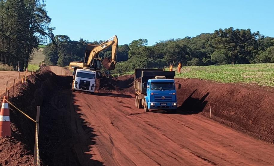 PR-239 pavimentação entre Mato Rico e Roncador - terraplenagem