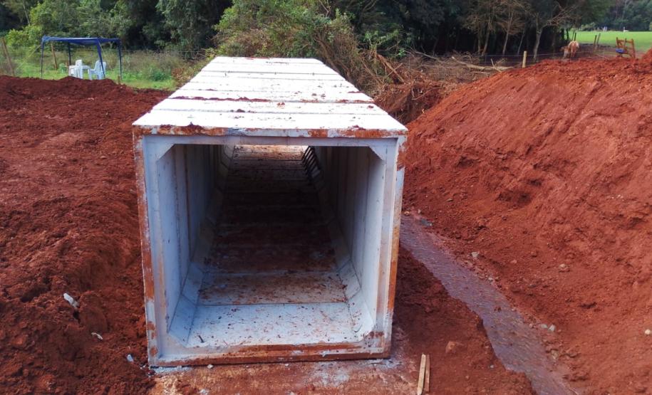 PR-239 pavimentação entre Mato Rico e Roncador - galeria de concreto