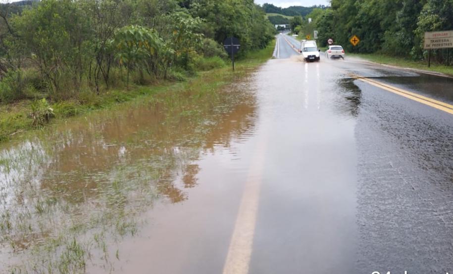 Chuvas atingem rodovias estaduais neste sábado