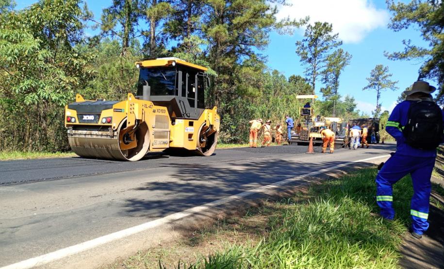 PR-090 em Sapopema tem tráfego alterado com sistema pare-e-siga
