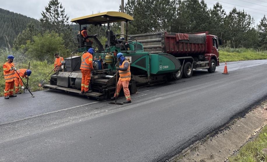 Serviços de conservação na PR-092 entre Rio Branco do Sul e Cerro Azul