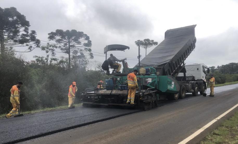 Serviços de conservação na PR-170 em Pinhão