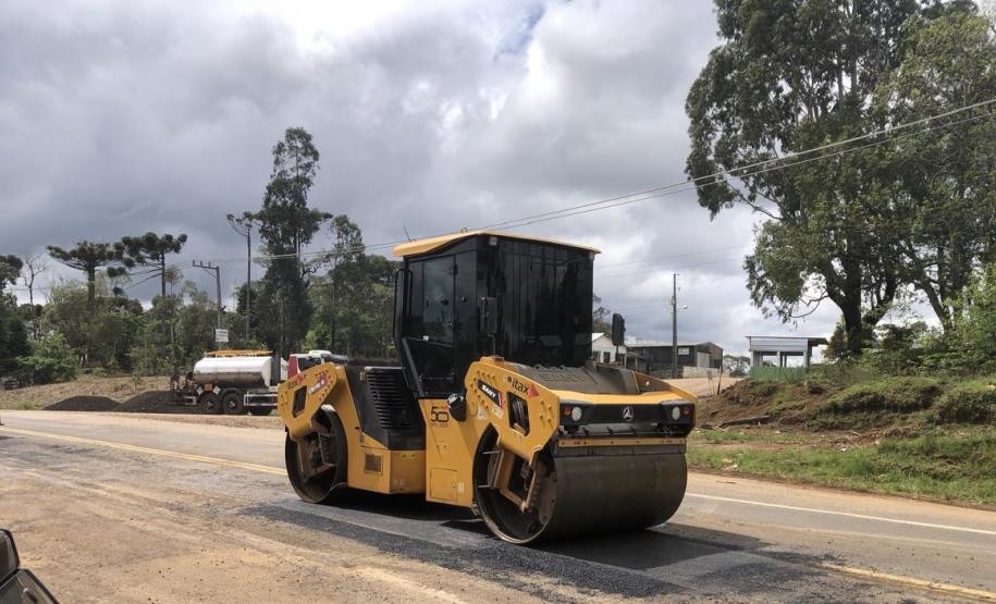 Serviços de conservação na PR-170 em Pinhão